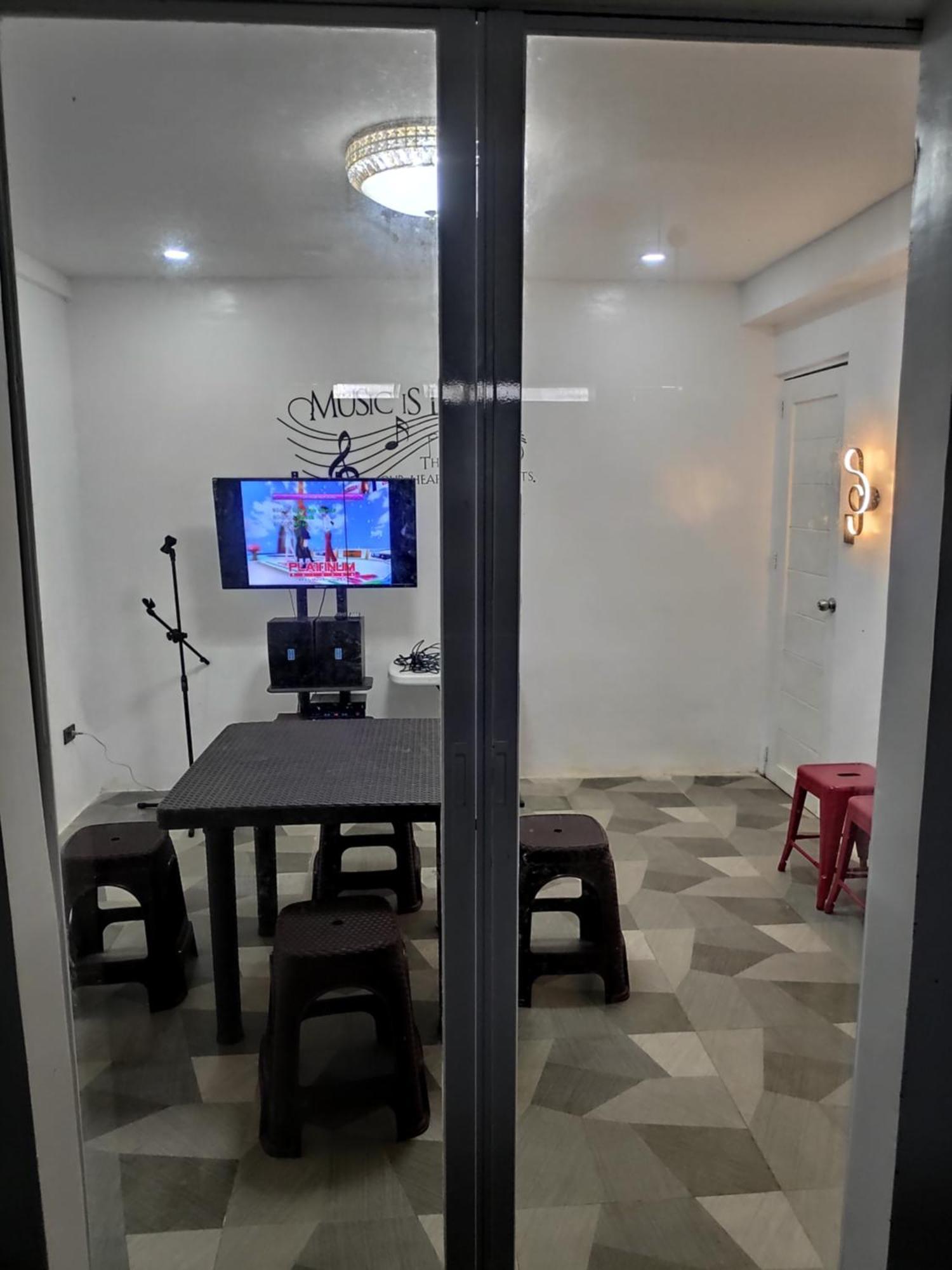 Tagaytay Staycation By Naya And Darla W Free Swimming Pool, Wifi & Netflix Tagaytay City Ngoại thất bức ảnh