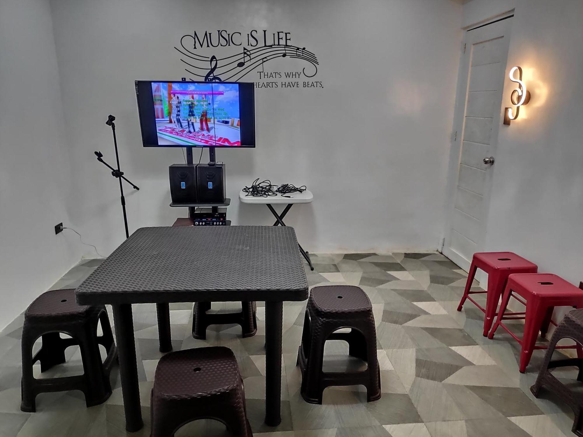 Tagaytay Staycation By Naya And Darla W Free Swimming Pool, Wifi & Netflix Tagaytay City Ngoại thất bức ảnh