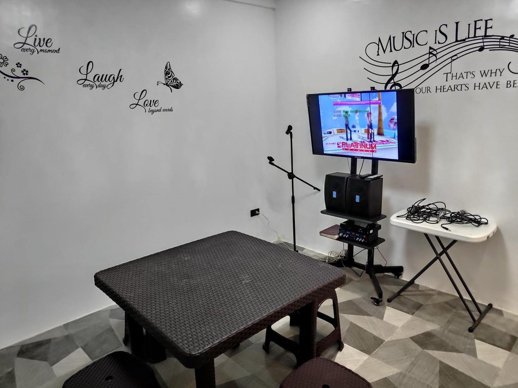 Tagaytay Staycation By Naya And Darla W Free Swimming Pool, Wifi & Netflix Tagaytay City Ngoại thất bức ảnh