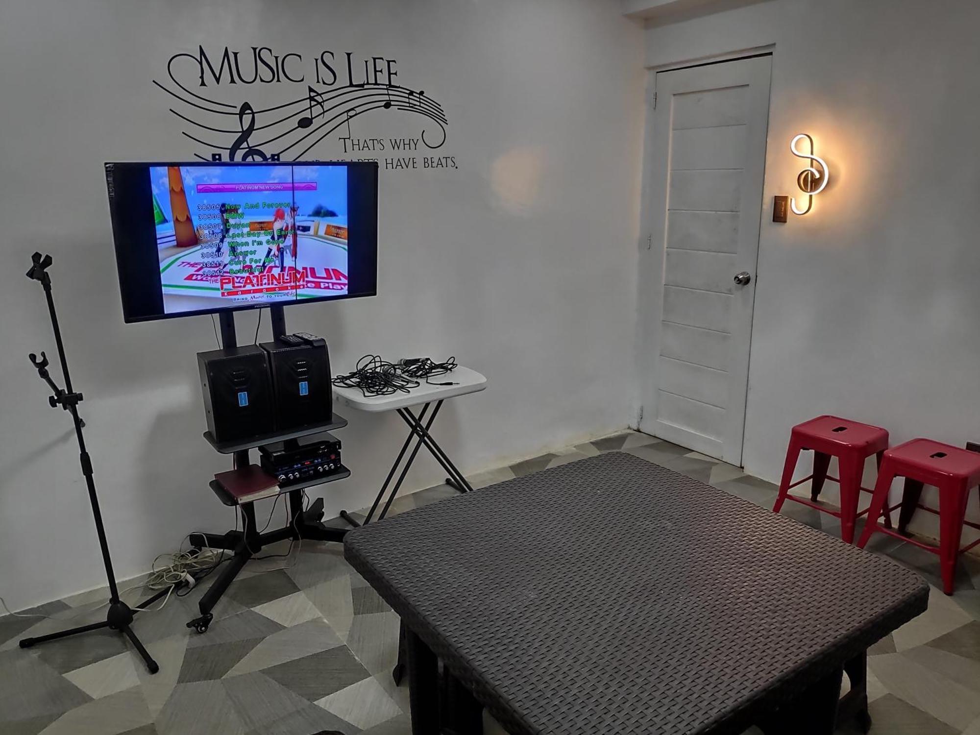 Tagaytay Staycation By Naya And Darla W Free Swimming Pool, Wifi & Netflix Tagaytay City Ngoại thất bức ảnh